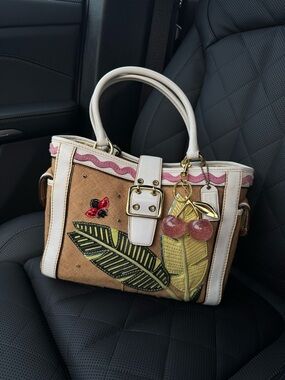 SOLD‼️
Coach Ladybug Limited Edition Hampton Tote